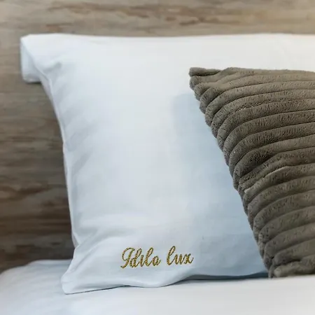 Idila Lux *