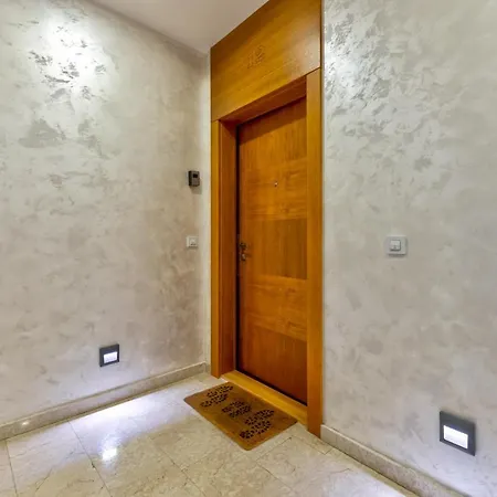 Idila Lux 兹拉蒂博尔